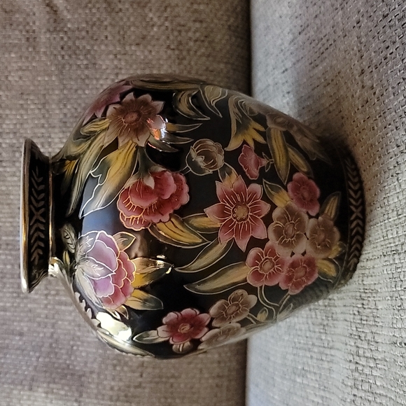 Floral Vase - Picture 1 of 9